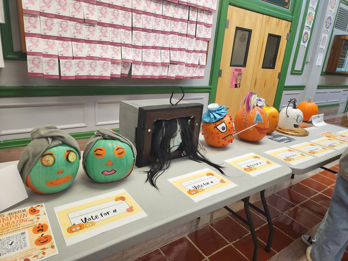 NewUtrechtHS's tweet photo. Our annual pumpkin contest is in full swing.   Voting ends Monday. #utelife https://t.co/OgAJJqAEYY