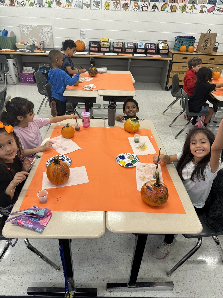 madswall1st's tweet photo. pumpkin math day was a success! so much fun!!! https://t.co/LOY46hZv3L