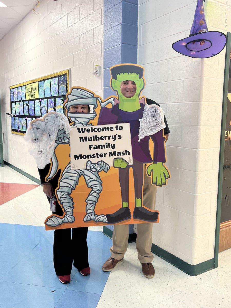 Fall🎃Fun ⁦<a href="/Milford_Schools/">Milford Schools</a>⁩ was the perfect way to end the week! Both ⁦<a href="/seipeltsoars/">Seipelt Elementary</a>⁩ &amp; ⁦<a href="/MulberryEagles/">Mulberry Elementary</a>⁩ families were excited to celebrate their school community! ⁦<a href="/Milford_Super/">MilfordSuper</a>⁩ ⁦<a href="/PaulDaneducate/">Paul Daniels</a>⁩