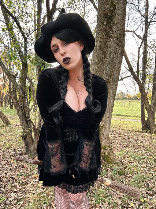 I&rsquo;m sorry in advanced for how annoying I&rsquo;m gonna be about these photos I just look so cute I can&rsquo;t even