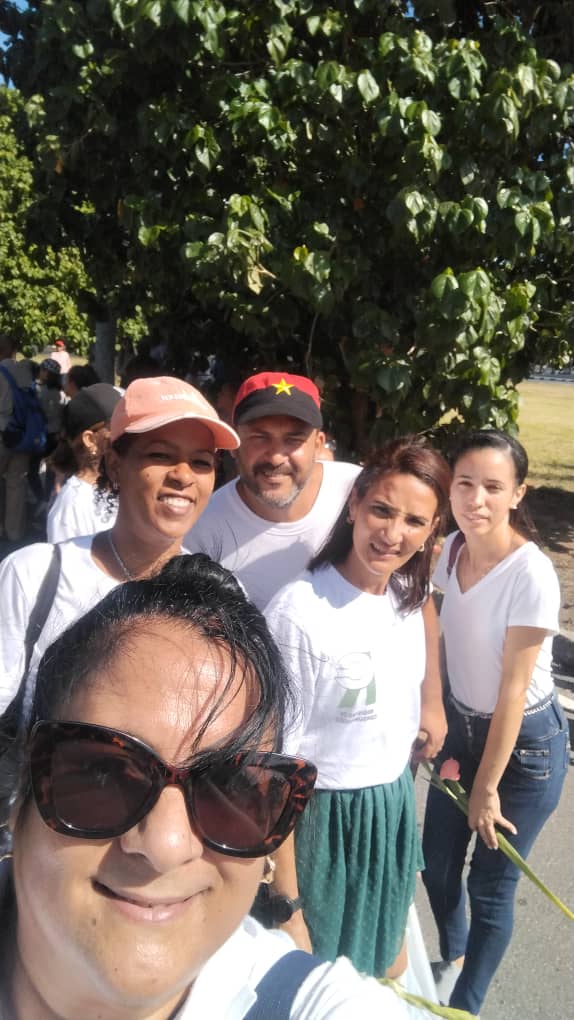 BetsyDazVelzqu2's tweet photo. Cuadros y trabajadores del @MincinCuba rindieron tributo al héroe de Yaguajay Camilo Cienfuegos en el 64 aniversario de su desaparición física.

#CamiloVive  #CamiloEsPueblo https://t.co/B8dd0ksHzZ