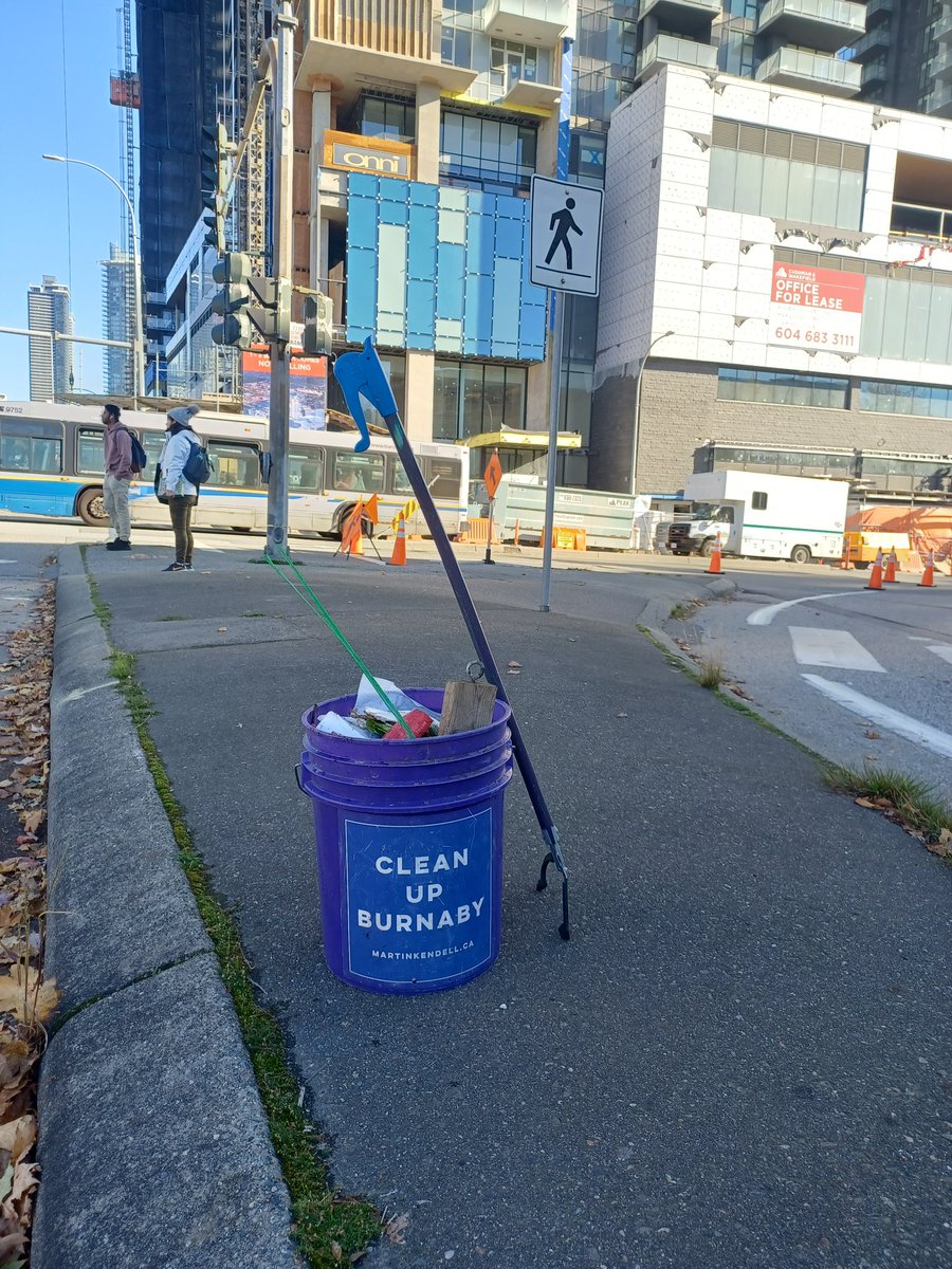 2023 #CleanUpBurnaby Campaign Update, Day 32

Today I went along Gilmore Avenue from Dawson Street to Willingdon Heights Park &amp; picked up:

- 3 buckets of garbage (21 lbs) [YTD: 566 lbs]
- 10 face masks [YTD: 214]
- 1/2 a hubcap
- 1/2 a shoe