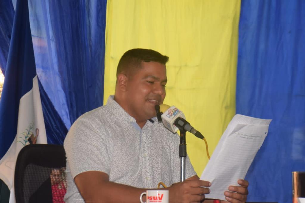 HectorFrontado4's tweet photo. Hoy tengo el placer de anunciar el inicio de una nueva temporada de nuestro programa  "Bolívar tierra de futuro". Donde tuve la oportunidad de informar sobre los avances de nuestra gestión bolivariana, gracias al apoyo  del presidente @NicolasMaduro el gobernador @GPintoVzla https://t.co/KSUwQ4bRaf