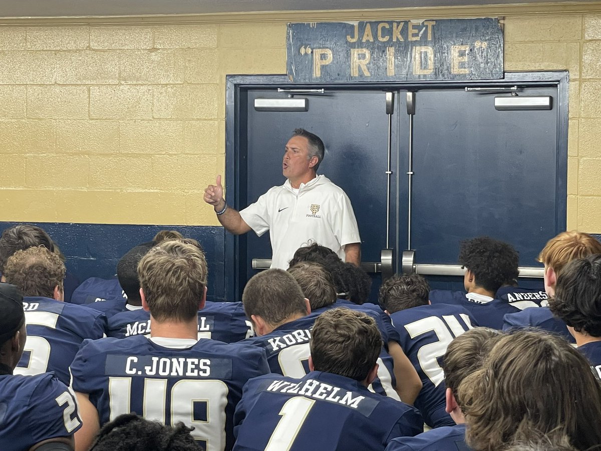 tcchsyjfootball's tweet photo. A few last minute instructions before we take the field for a Region Title Fight. #TheCounty #TogetherWeSwarm #W1NTHEDAY #BeatLee https://t.co/ZnJdzt576l