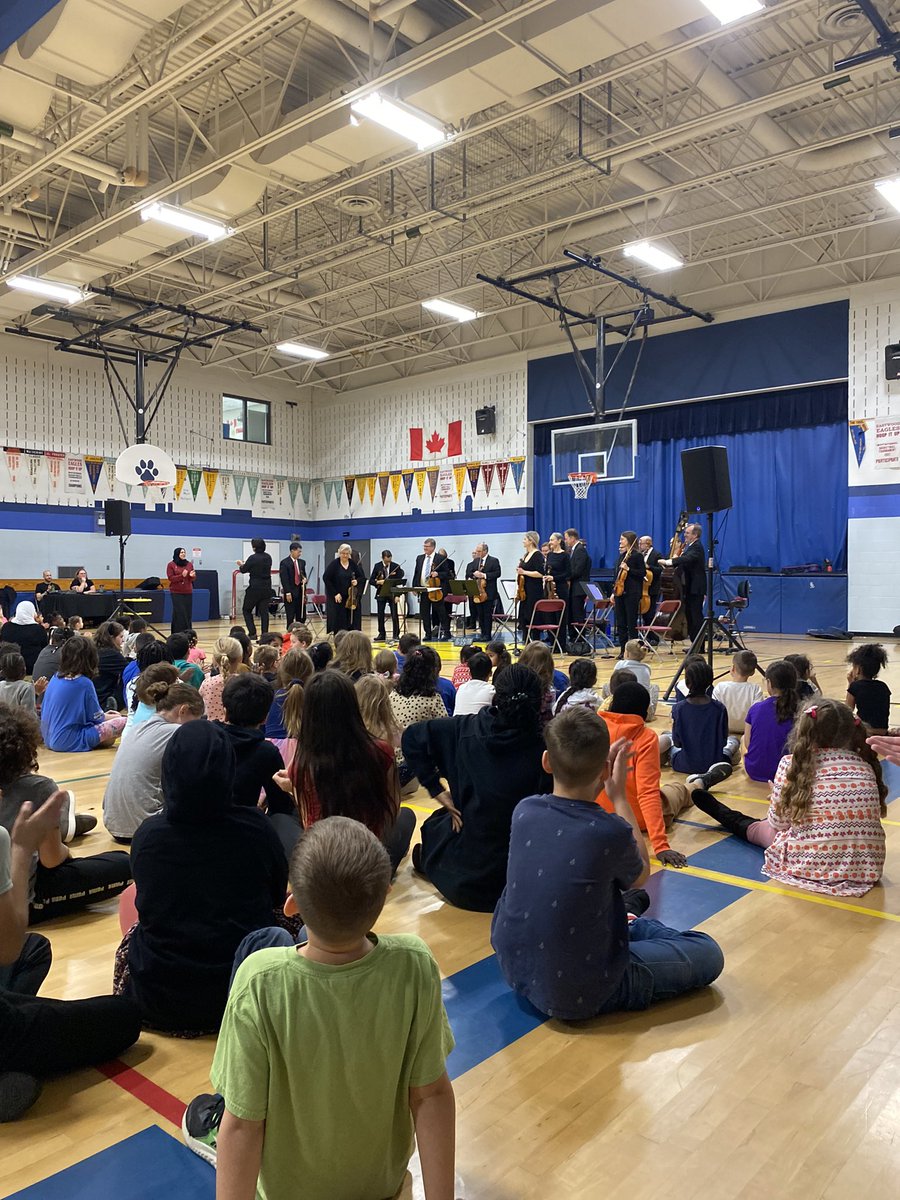 farron_ms's tweet photo. It was an incredible experience to have @WindsorSymphony come to visit this week! The students @Brockbulldogs were so excited to listen and learn. I loved watching them interact with the conductor. Bravo, WS! @gecdsbpro https://t.co/YFdVqtBkIf