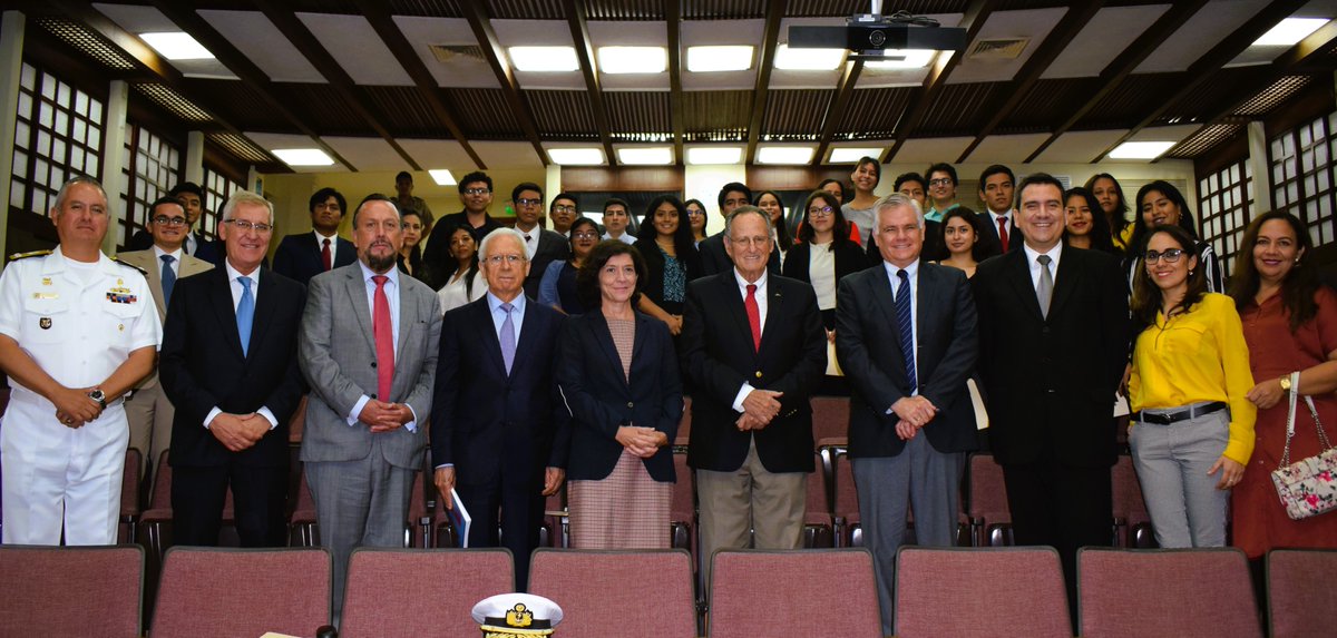 cancilleriapiu's tweet photo. #25AñosdePaz🇵🇪🕊️🇪🇨 Cancillería Piura celebró el 25 aniversario de la firma de la paz Perú-Ecuador con el Seminario “Perú-Ecuador 25 Años de Paz: Balance y Perspectivas” en la @UDEP , y una concurrida Recepción con las principales autoridades de esta región. https://t.co/4m6H7hrqTR