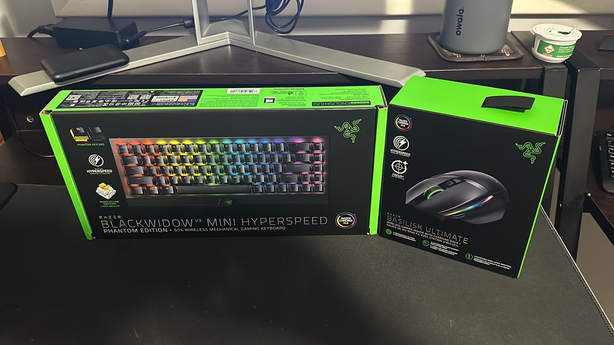 MjWolf95's tweet image. Couldn’t pass up on the sale! Thank you @BestBuy for the deals and lightning fast shipping! Processed, shipped, and arrived in less than 48
hours! This will be my first experience with @Razer Very excited! #ohshiny #newnew #mnk #twich