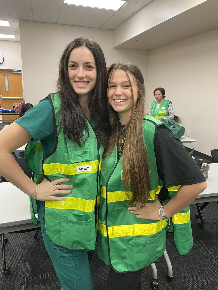 BulldogMedical's tweet photo. Palm Coast has two new Community Emergency Response Team members now! Thanks @FlaglerEOC these @FPC_CTE @FPCHS students are great role models! https://t.co/zzsTaDCYJJ