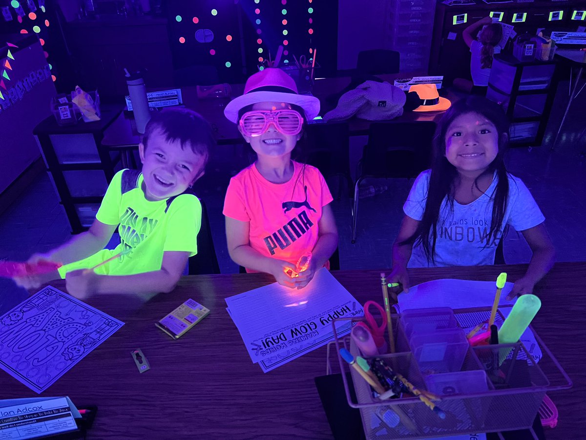 MelindaFortner's tweet photo. If you didn’t know… First Grade Glow Day is kind of a BIG deal @sbes_bobcats! These “firsties” had a fun day of learning activities and games as always! 
📣 Shout Out to the first grade teachers for all the time and effort to make this event happen for our students. https://t.co/aAGtDtXjQb