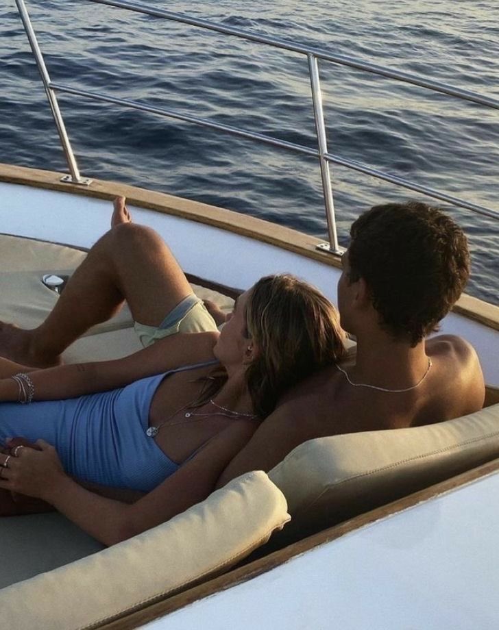 httpsAstra's tweet image. Besties foto dump ✨ ( Peter é obcecado nesse feio)