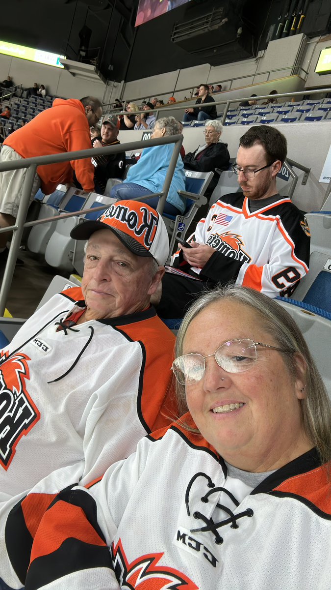 jillbollenbache's tweet photo. With Dad tonight
#letsgokomets https://t.co/hSskw8F3V1