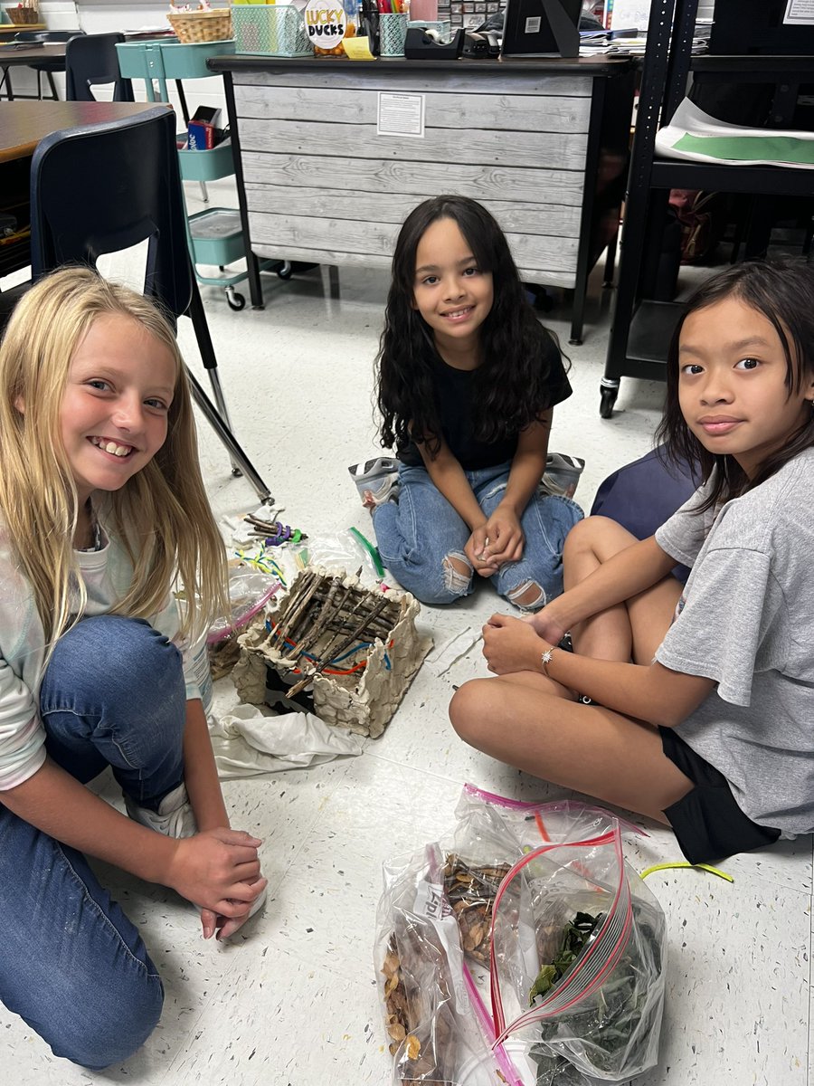 _lifewithmona's tweet image. STEM projects with my fourth graders! They loved creating, communicating and collaborating with each other! #STEM #stemprojects #4thgrade @nisdbehlaues @NISD