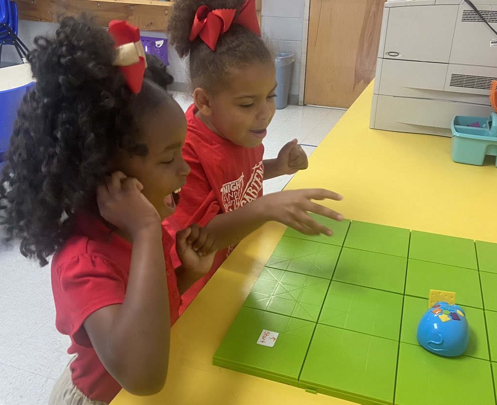 LauderdaleWest's tweet image. Students are doing lots of coding in computer science class! K-1st are programming the Code & Go Robot Mouse, while 2nd-4th are coding basketball games, creating artwork, and choreographing dance moves! #wlestem #coding #technologyintegration