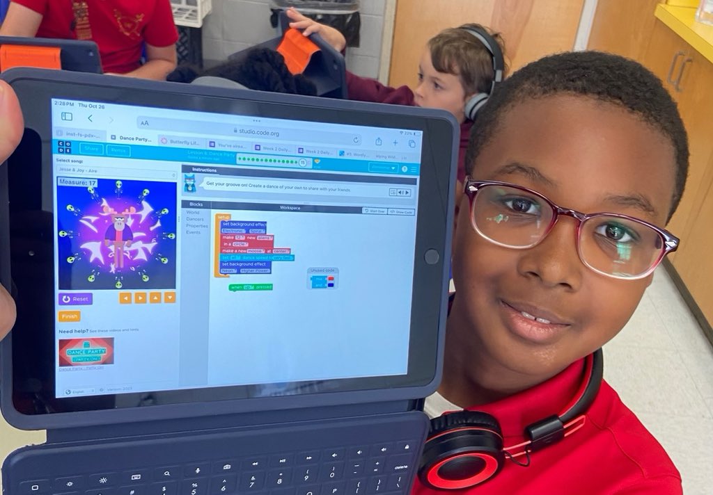 LauderdaleWest's tweet image. Students are doing lots of coding in computer science class! K-1st are programming the Code & Go Robot Mouse, while 2nd-4th are coding basketball games, creating artwork, and choreographing dance moves! #wlestem #coding #technologyintegration