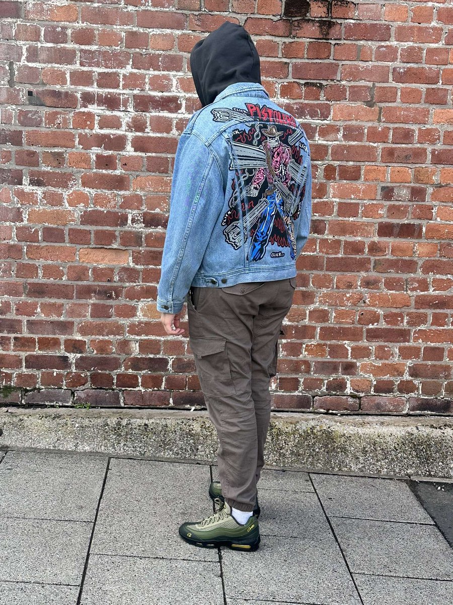 CrashTestJR's tweet photo. 🚨WE HAVE OUR WINNERS!🚨
#throwafit

Our first ever winner for $100 + a CTJR NFT goes to……

@Mostoogood !
3 absolutely fire fit pics! Congrats!

Our runner up for a CTJR NFT goes to @vlone_magee ! 
With the overalls + edc! 

We will reach out to you both to send you your prizes!

Thanks again everyone who participated. This is the first of many contests we will be holding. STAY TUNED! 😤