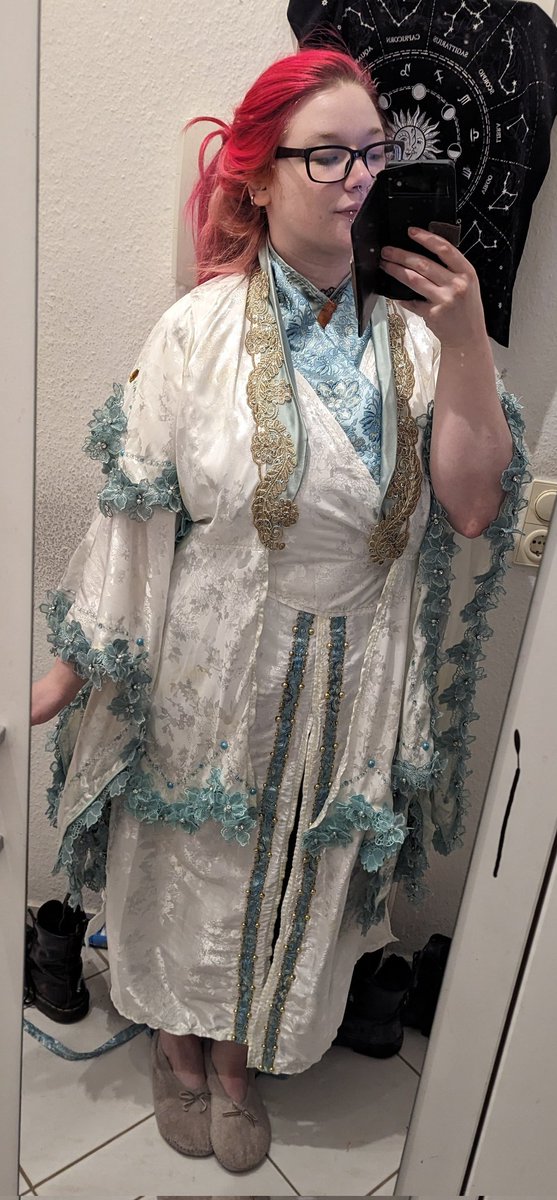 xxcelestias's tweet image. Oh yeah. Slow but steady #Windmaster progress🙏 Undershirt almost done.
I only need to attach the sleeves and the translucent underskirt layer.
Ofc as always ... Embroideries nobody will ever see. But it's for the feel 😌👌

All 3 layers as a reference of what's visible 😚

#TGCF