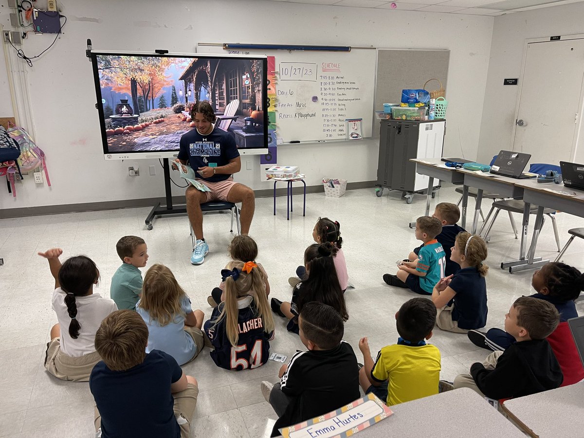 SeahawksLax's tweet photo. Some of our guys spent the morning reading to elementary students. Leaders are readers! #seahawksSERVE #kuseahawks https://t.co/Ks8F3wKkxK
