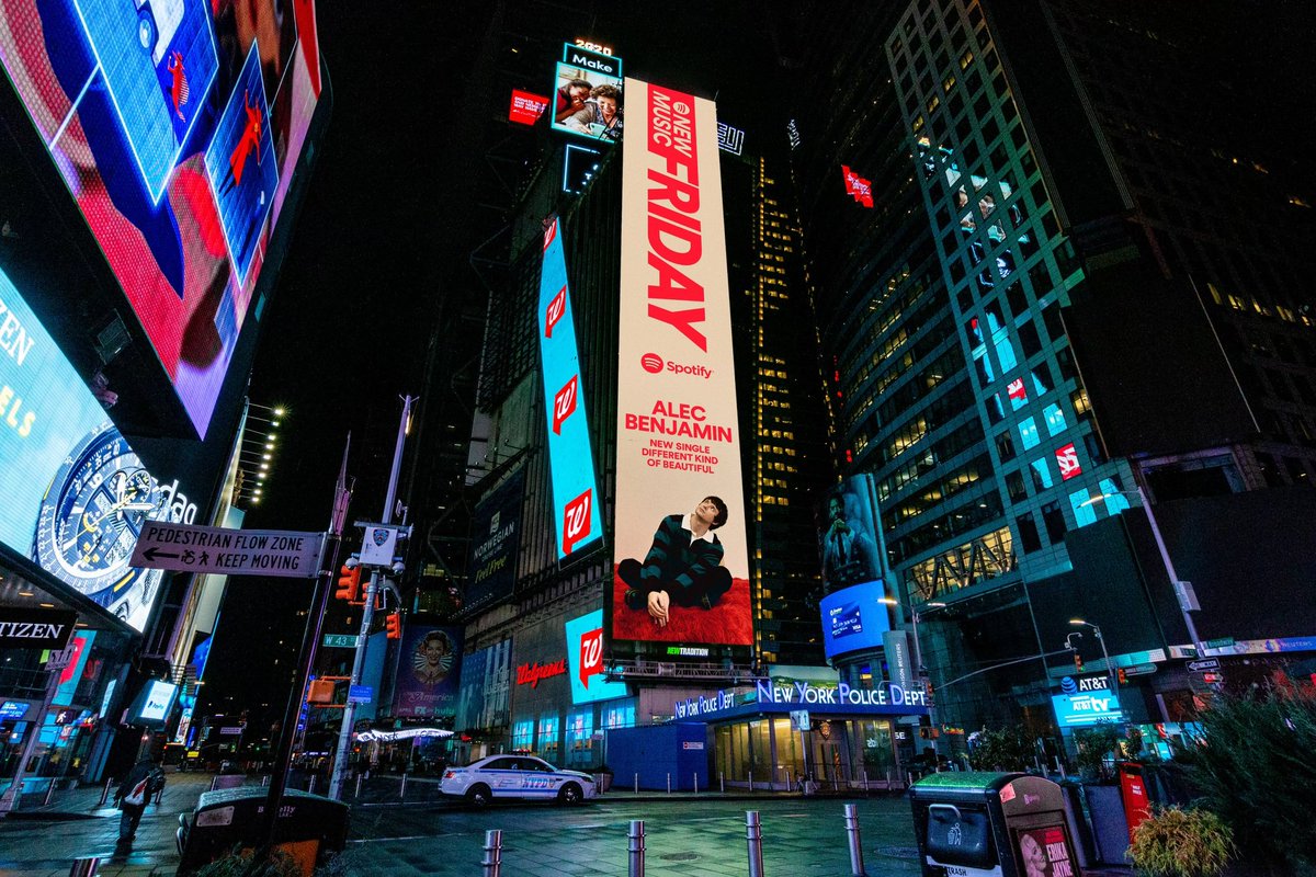 AlecBenjamin's tweet photo. MY FACE IS ON A BILLBOARD IN TIMES SQUARE ❤️🖤 https://t.co/aJboutjAh9