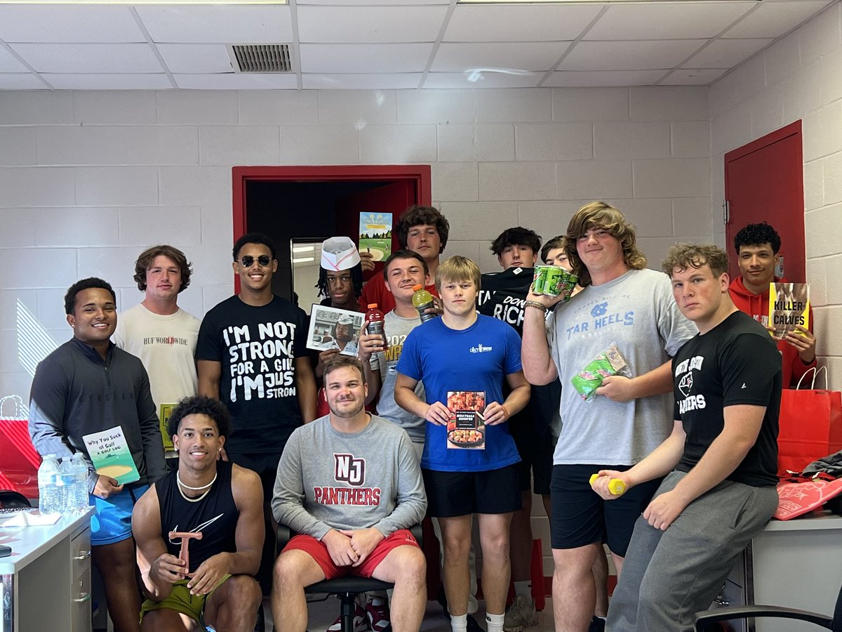 coachphillipsnj's tweet photo. Fun start to senior night! Passed out gifts to our seniors for some good laughs to kick off this evening. https://t.co/tCIVU34HrM