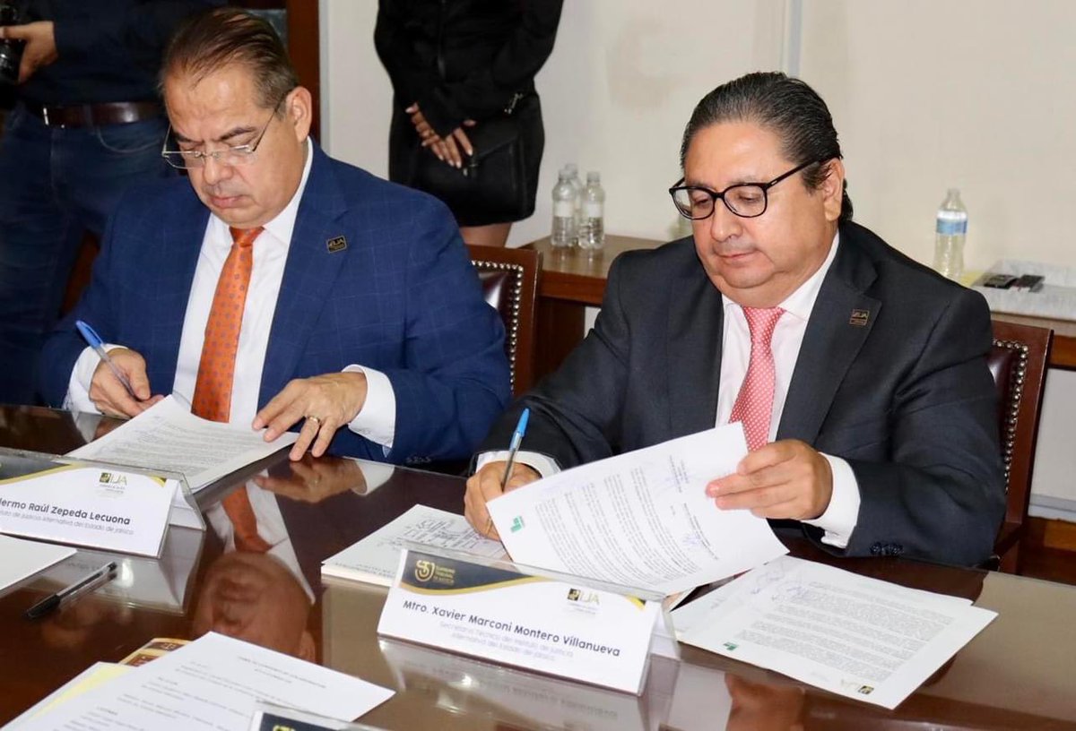 @SegalmexLiconsa <a href="/gzepeda_lecuona/">Guillermo Zepeda L.</a> <a href="/LiconsaGMN/">Liconsa GMN Oficial</a> @EspinosaLicon <a href="/Agricultura_mex/">Secretaría de Agricultura y Desarrollo Rural</a> <a href="/Xmarconi/">X. Marconi Montero</a> <a href="/LiconsaGMN/">Liconsa GMN Oficial</a> es la segunda institución nacional que concreta un convenio de colaboración con el <a href="/IJA_Jalisco/">Justicia Alternativa</a> IJA. En octubre 2021, se suscribió un acuerdo con el <a href="/ISSSTE_mx/">ISSSTE</a> para capacitar en Métodos Alternativos de Solución de Conflictos a su personal en todo el país.