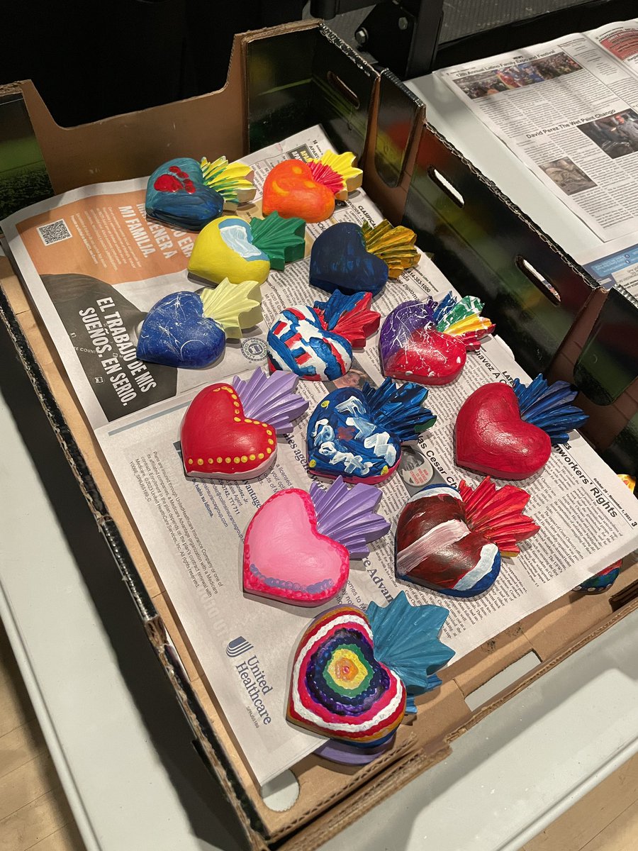 Fifth grade students got to see their ofrenda installations at the United Community Center today. They also were taught how to create yolos! What an honor and privilege! @usmsocial @uccmke #usmfac