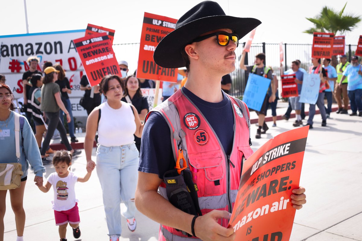 Community members continued to organize. Once the facility opened, it became KSBD! By the end of 2022, it was home to the largest Amazon worker strike in North America because <a href="/ieamazonworkers/">KSBD Amazon Teamsters</a> fights for a living wage &amp; safer working conditions. (4/7)

ktla.com/news/local-new…
