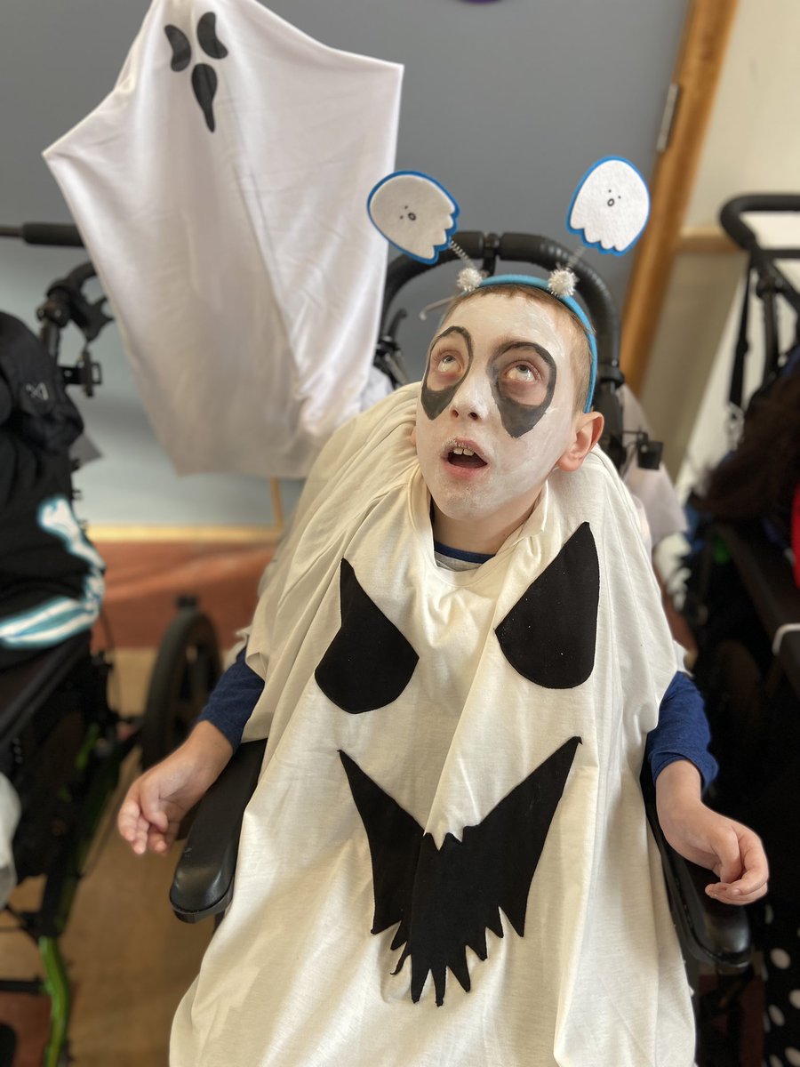 SandymountS4's tweet photo. Students &amp; staff celebrated the last day of term in style! Special guests from little pals Montessori @EnableIreland #sandymount #halloween #inclusion #Integration https://t.co/O9cjQwNszu