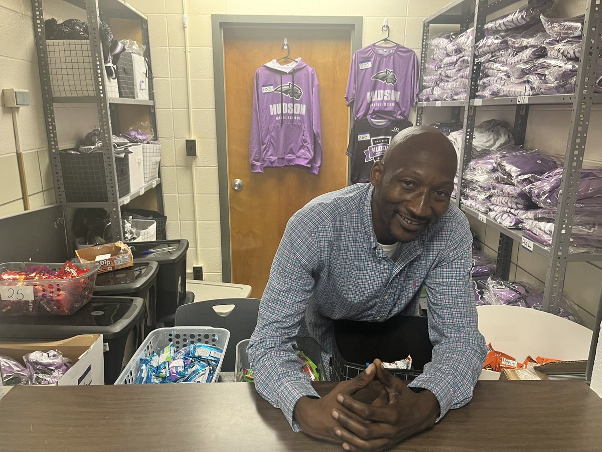 HudsonMiddleS's tweet photo. Congratulations Panthers for winning the No-Referral Shoe and Gear Drawing! Shout out to Mr. Smith and Mr. Johnson for leading this event! #PanthersLEAD @502BP_JAY https://t.co/5FTw3VH9in