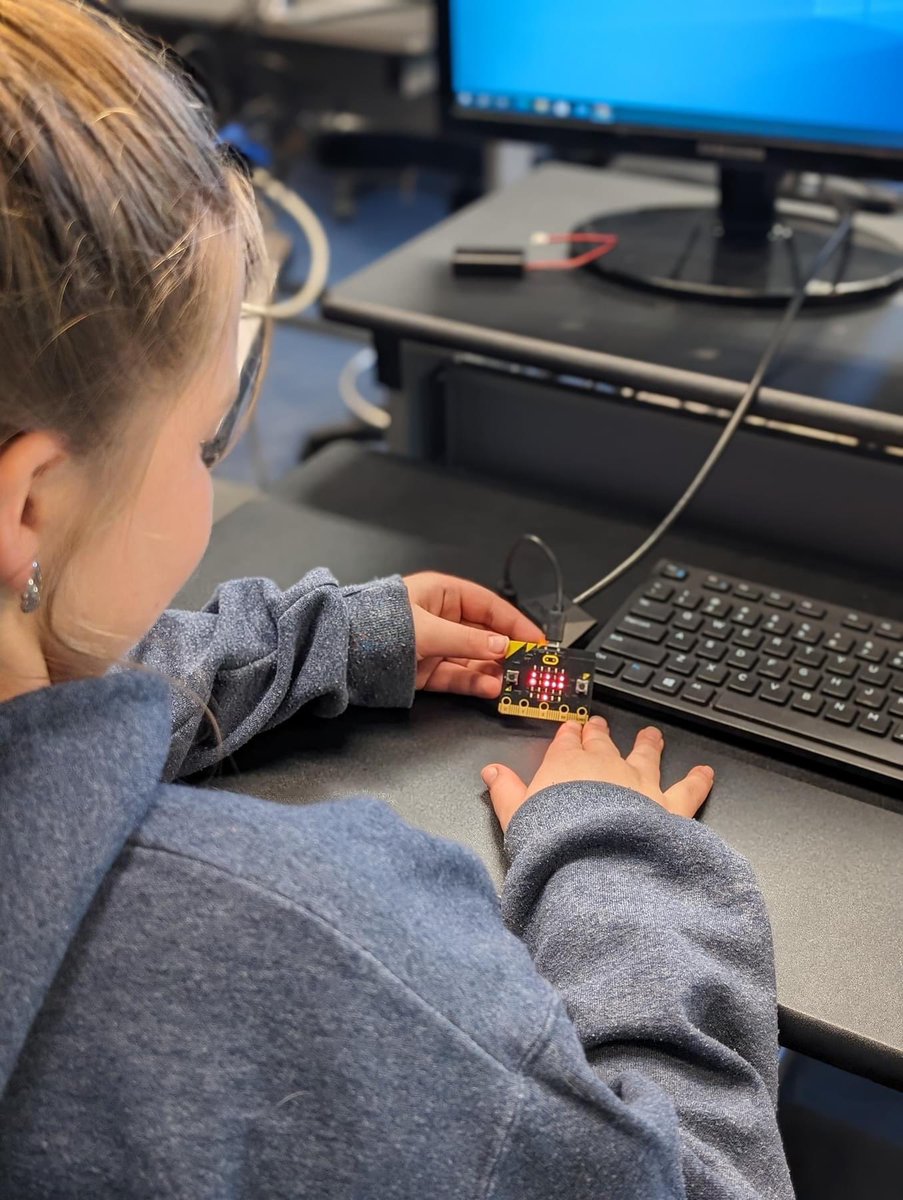 farr_scott's tweet photo. Girl Powered at RVTC, 50 middle school female/non-binary youth explored Robotics/STEM it was AMAZING! Thanks to GreenSource, Fujifilm Dimatix, American Precision Museum, and Springfield Regional Development Corp for making this day an encouraging and inspirational day! https://t.co/fZ6ytpylMm