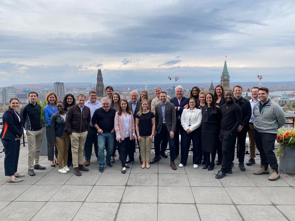 VantageCanadaLP's tweet photo. #TeamVantage was happy to partner with @UnitedWayEO, who shared their incredible mission of supporting women fleeing intimate partner violence. We are honoured to have had the opportunity to build 100 kits to help drive their cause in local communities throughout Eastern Ontario. https://t.co/InlD45tObS