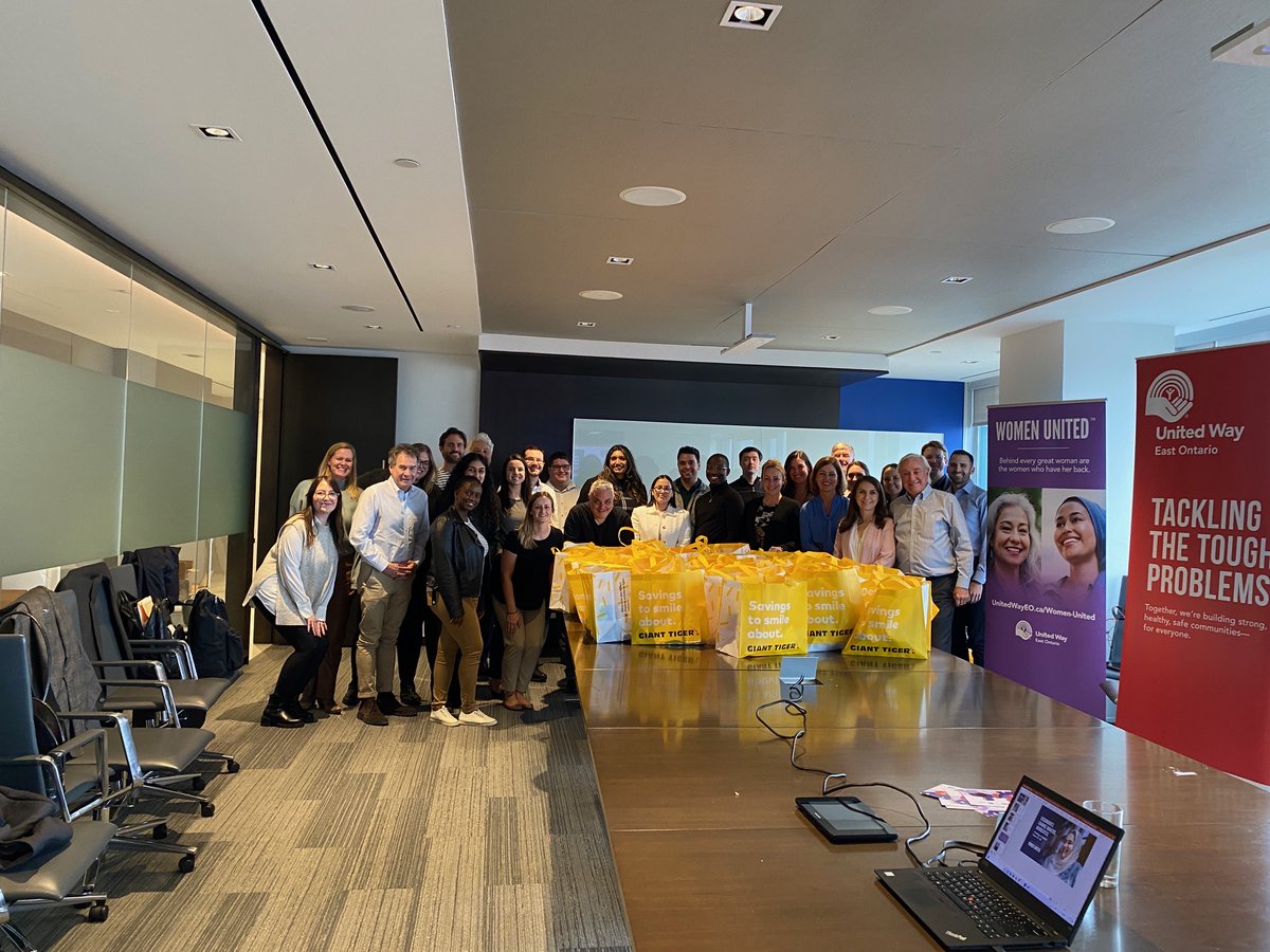 VantageCanadaLP's tweet photo. #TeamVantage was happy to partner with @UnitedWayEO, who shared their incredible mission of supporting women fleeing intimate partner violence. We are honoured to have had the opportunity to build 100 kits to help drive their cause in local communities throughout Eastern Ontario. https://t.co/InlD45tObS