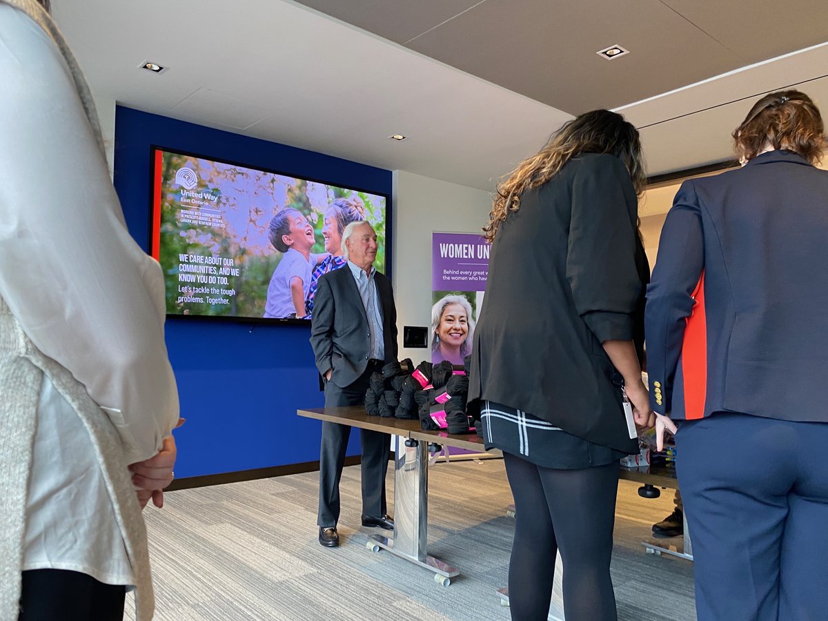 VantageCanadaLP's tweet photo. #TeamVantage was happy to partner with @UnitedWayEO, who shared their incredible mission of supporting women fleeing intimate partner violence. We are honoured to have had the opportunity to build 100 kits to help drive their cause in local communities throughout Eastern Ontario. https://t.co/InlD45tObS