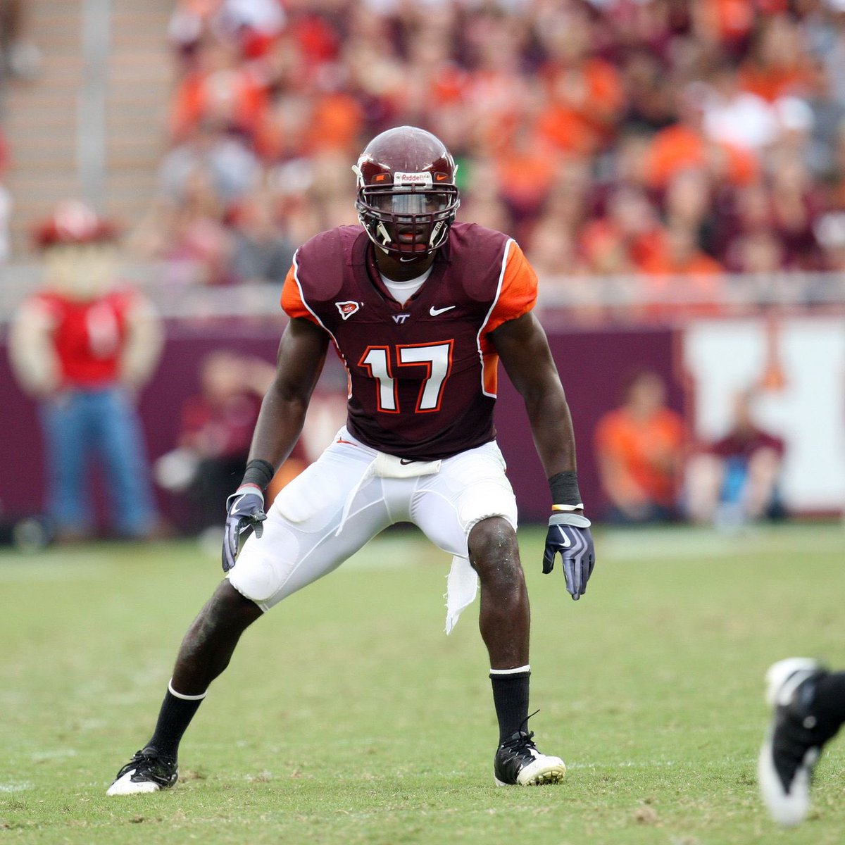 Im extremely honored to announce that after a great conversation with @CoachPrioleauVT @CoachdjCheetah I have received an offer from Virginia Tech @HokiesFB @CoachJames90 @charchristfb @JeremyO_Johnson @RivalsFriedman @Rivals @MohrRecruiting @ColemanBazen @NPCoachJeff @pepman704