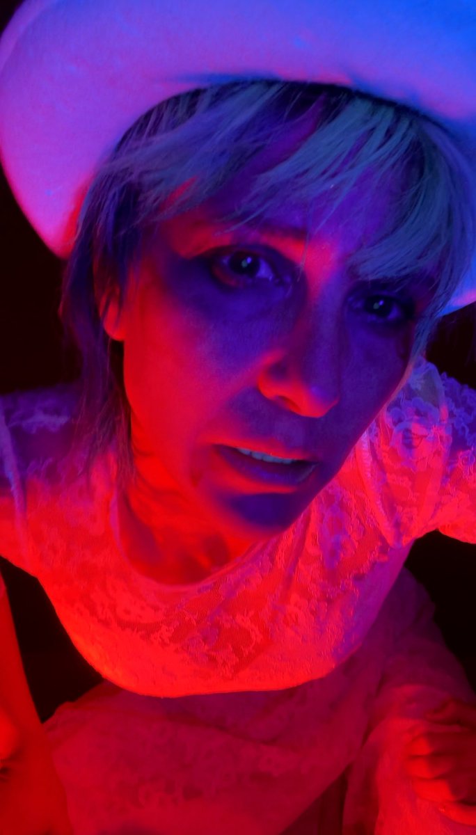 PolyAnnie 💜 tweet media