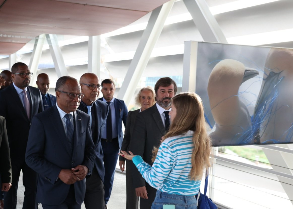 OceanoAzulF's tweet photo. Today, @OceanoAzulF had the pleasure of welcoming the Prime Minister of Cape Verde, Dr. Ulisses Correia e Silva, to discuss the urgent need of multilateral ocean action.

Collaborations between civil society and governments are fundamental to promote an ocean agenda. https://t.co/5gzsGuK9Tj