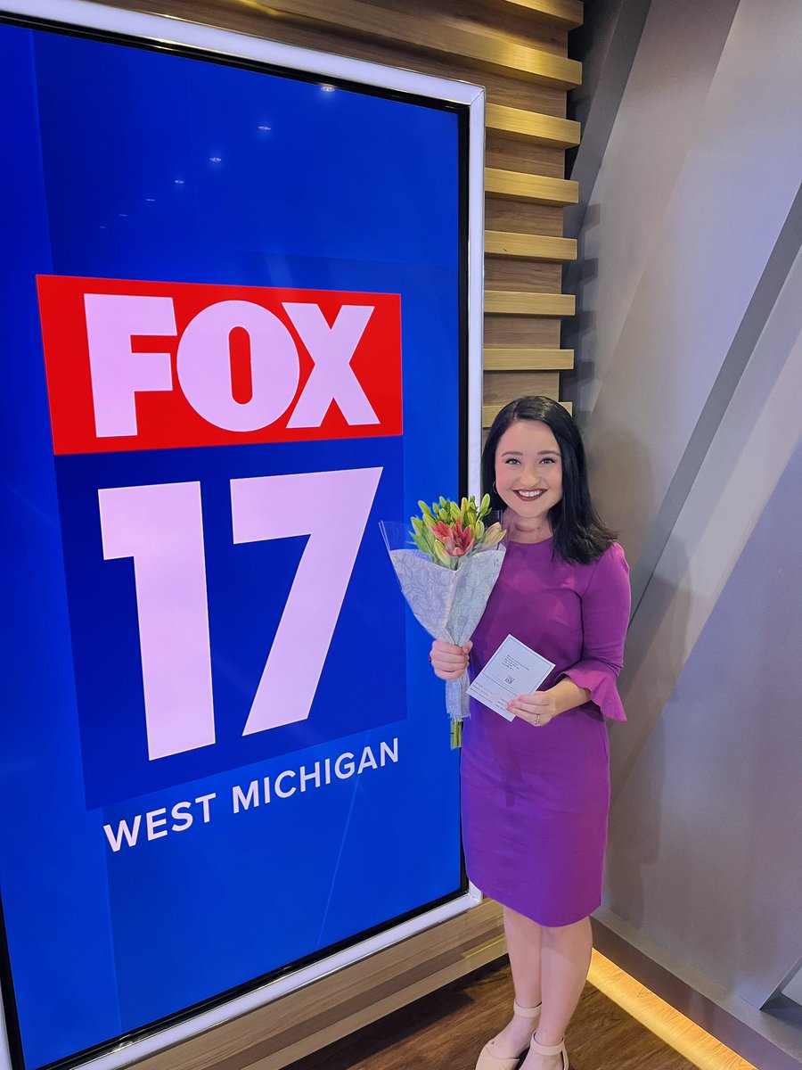 HaleighVaughnWX's tweet photo. Today’s my first day back with my @FOX17 family — back to my second home 🏡— and I returned to the most thoughtful gift from Big Joe &amp; Laura with @Mix957GR. Thank you SO much for the beautiful flowers. I’m excited to deliver the forecast to you all tonight! 🌧️ ❄️ https://t.co/egsaKp65do