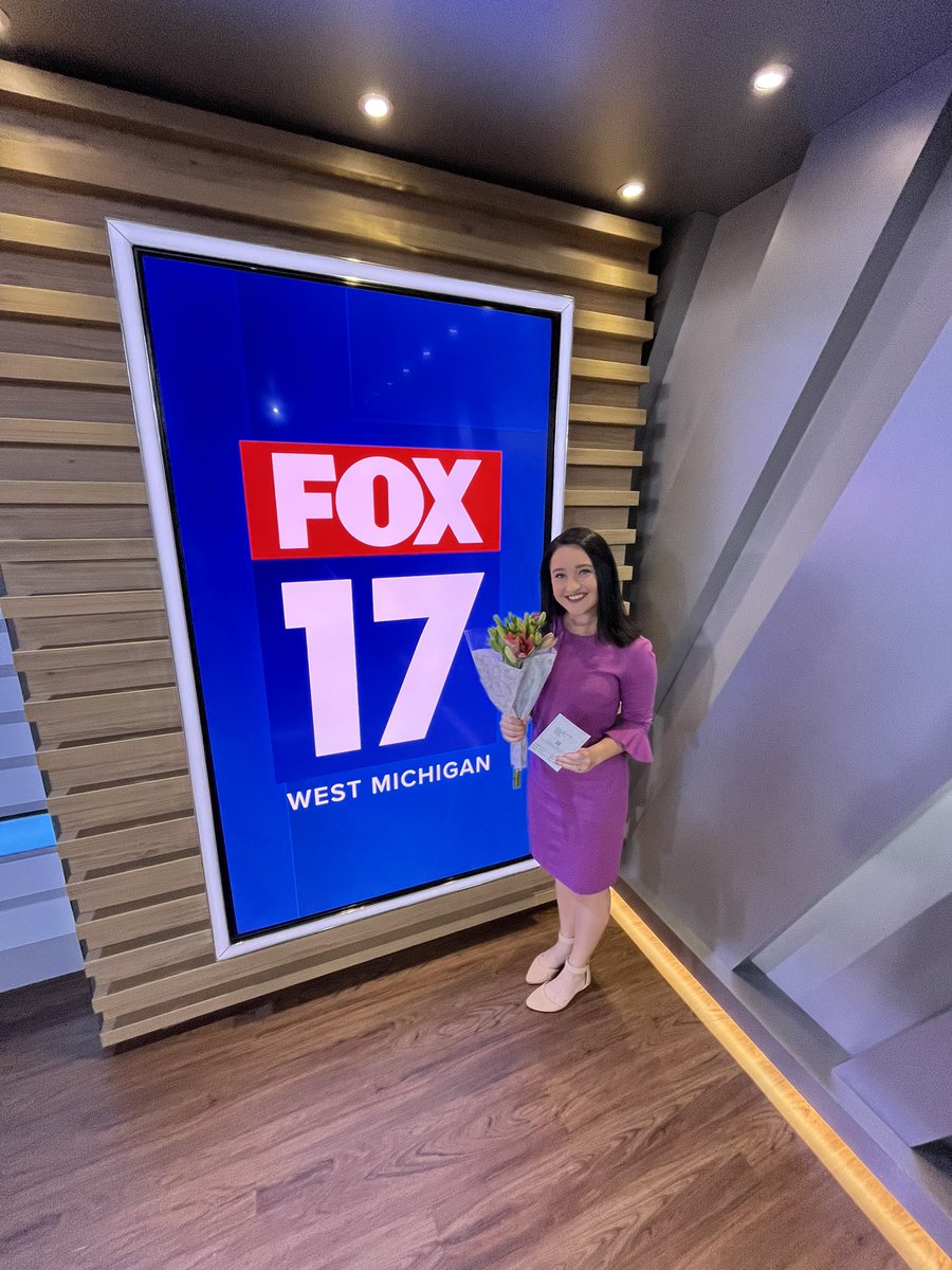 HaleighVaughnWX's tweet photo. Today’s my first day back with my @FOX17 family — back to my second home 🏡— and I returned to the most thoughtful gift from Big Joe &amp; Laura with @Mix957GR. Thank you SO much for the beautiful flowers. I’m excited to deliver the forecast to you all tonight! 🌧️ ❄️ https://t.co/egsaKp65do