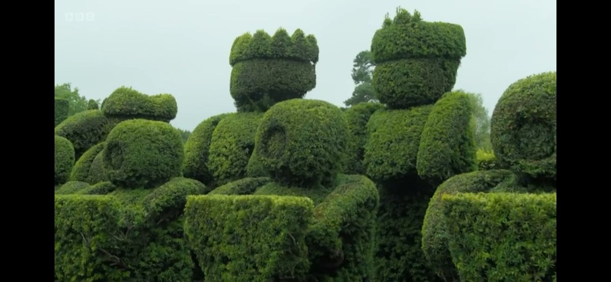 FMLdizzyAF's tweet image. Hever Castle looks absolutely beautiful #GardenersWorld