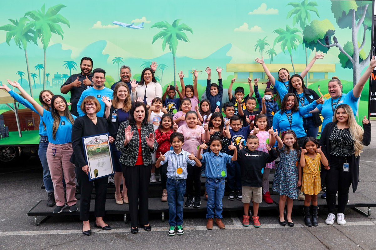 hlpusd's tweet photo. HLPUSD celebrated the launch of the La Brea Tar Pit Mobile Museum’s Ice Age Discovery Program, an immersive and hands-on learning experience provided to Sparks Elementary School’s kindergarten- second-grade students from Oct. 25-27! https://t.co/Eo5MmlbQj1