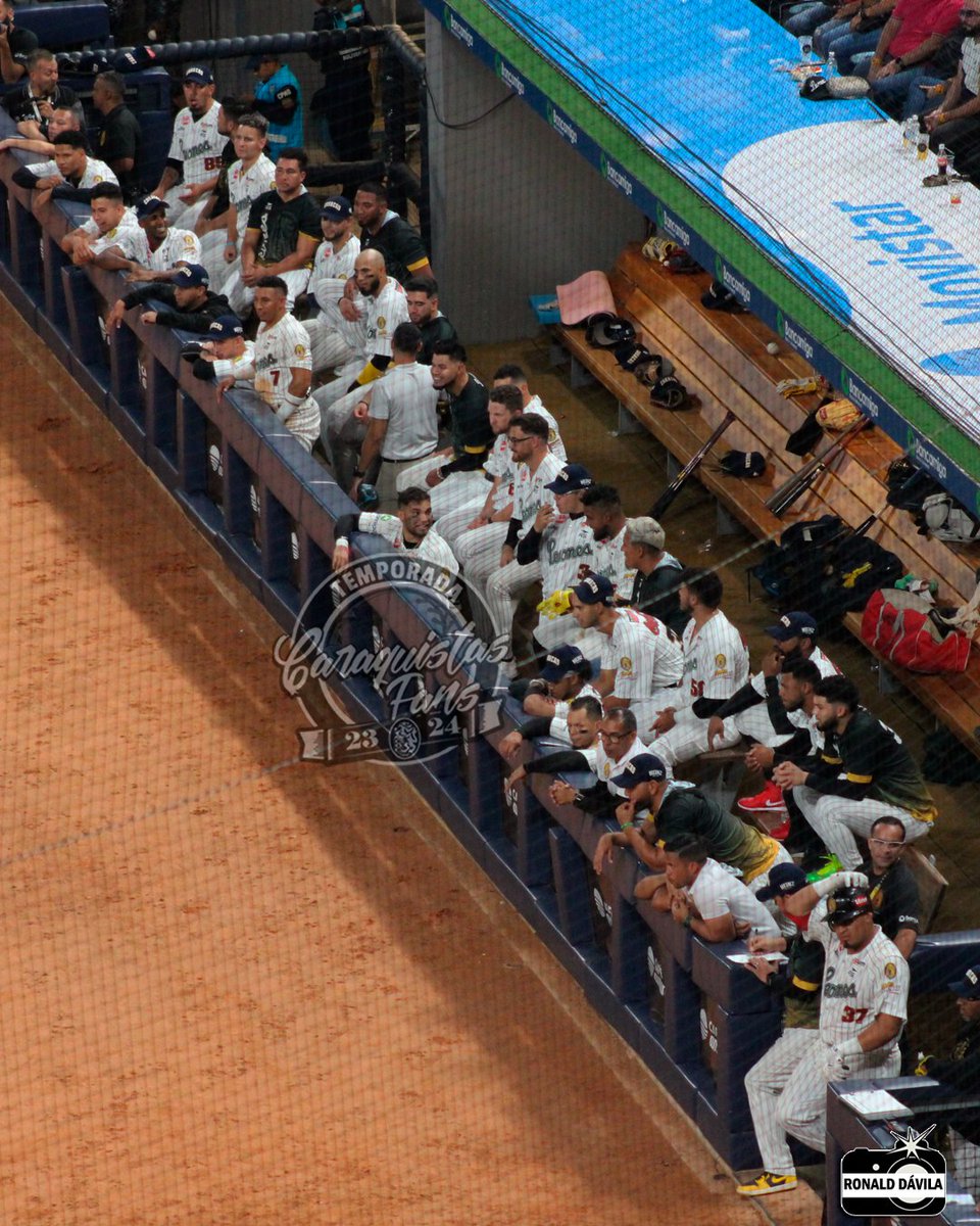 caraquistasfans's tweet photo. Momentos del Primer choque de los eternos rivales en el Monumental Simón Bolívar.
Caracas - Magallanes

Caracas Octubre 26, 2023

mas fotos, dale clik
https://t.co/i2bW8ibdPO https://t.co/m3MuWu0zWt