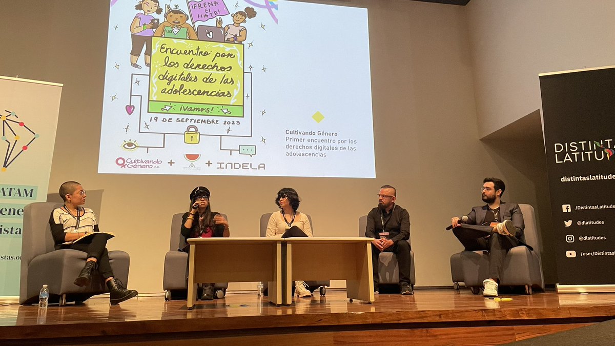 RedipeLatam's tweet image. Nuestra querida @gogo_ilustra comparte su experiencia ilustrando para informar en el #ForoLatam de Medios Digitales, presentado por @DLatitudes y @Factual_MX 🎉😻