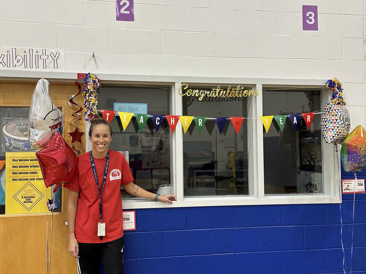 Congratulations Cori Shea @cshea289 for being named Bayside’s Teacher of the Year. An amazing teacher doing amazing things. @BaysideBulldog @CathyBrumm @MsOConnor33 @vbschools