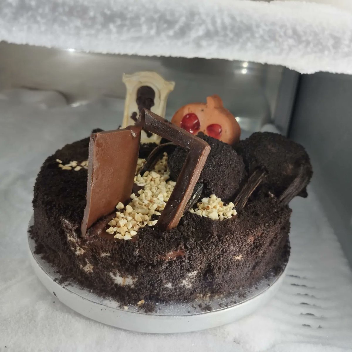 I spotted this wonderful Halloween cemetery gelato cake in Panunzio's Kitchen today. Spooky and delicious!

@panunzio_s

#panunzioskitchen #gelatoitaliano #gelato #gelatocake #halloween #cemetery #icecream #gelatolovers #bristol #foodporn #foodphotography #food #desserts