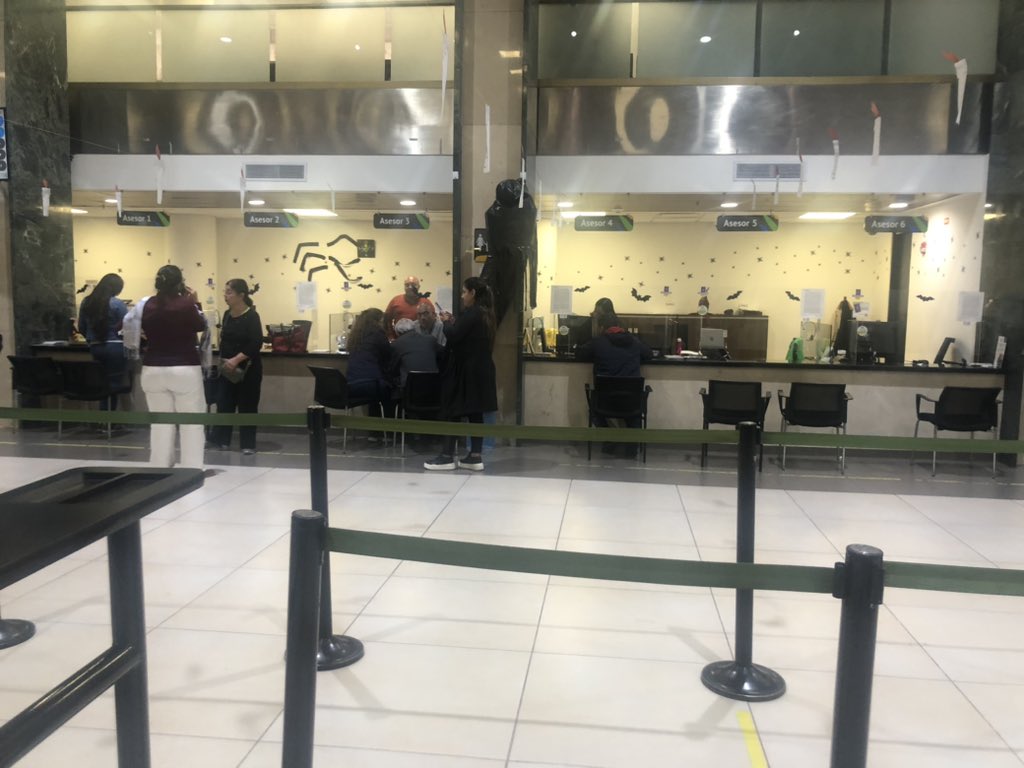 yasvavi's tweet photo. El servicio en el @BancoAgrario es terrible, es una desidia hacer cualquier trámite en está entidad, para hacer una consulta uno se tarda hasta cuatro horas. No hay respeto por los usuarios. Una hora, y el turno no cambia https://t.co/c092fXmoCK