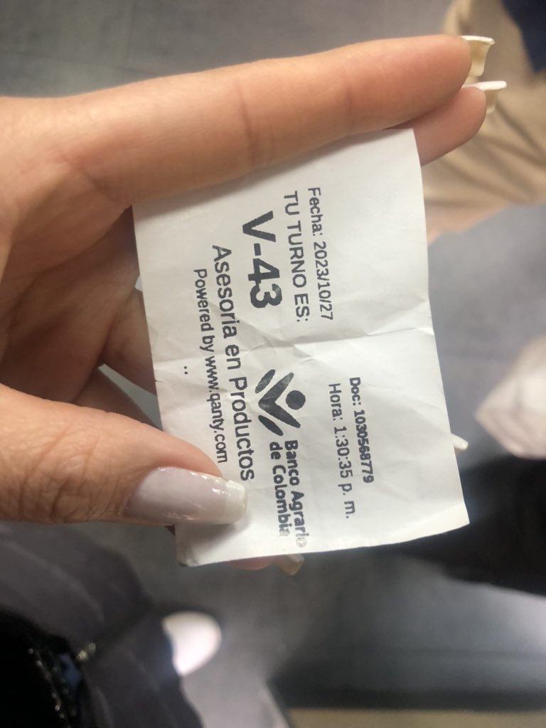 yasvavi's tweet photo. El servicio en el @BancoAgrario es terrible, es una desidia hacer cualquier trámite en está entidad, para hacer una consulta uno se tarda hasta cuatro horas. No hay respeto por los usuarios. Una hora, y el turno no cambia https://t.co/c092fXmoCK