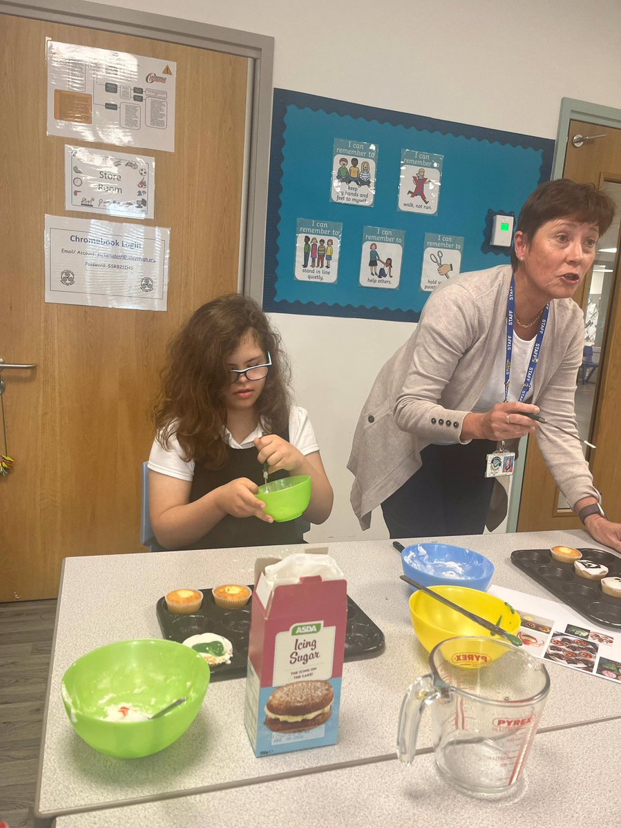 islwynsrb's tweet photo. Nedd joined forces with Ebbw for the disco and we also enjoyed Hallowe’en fun,particularly decorating cakes! #noneleft #devilishlygood https://t.co/HmBYHV5kUs