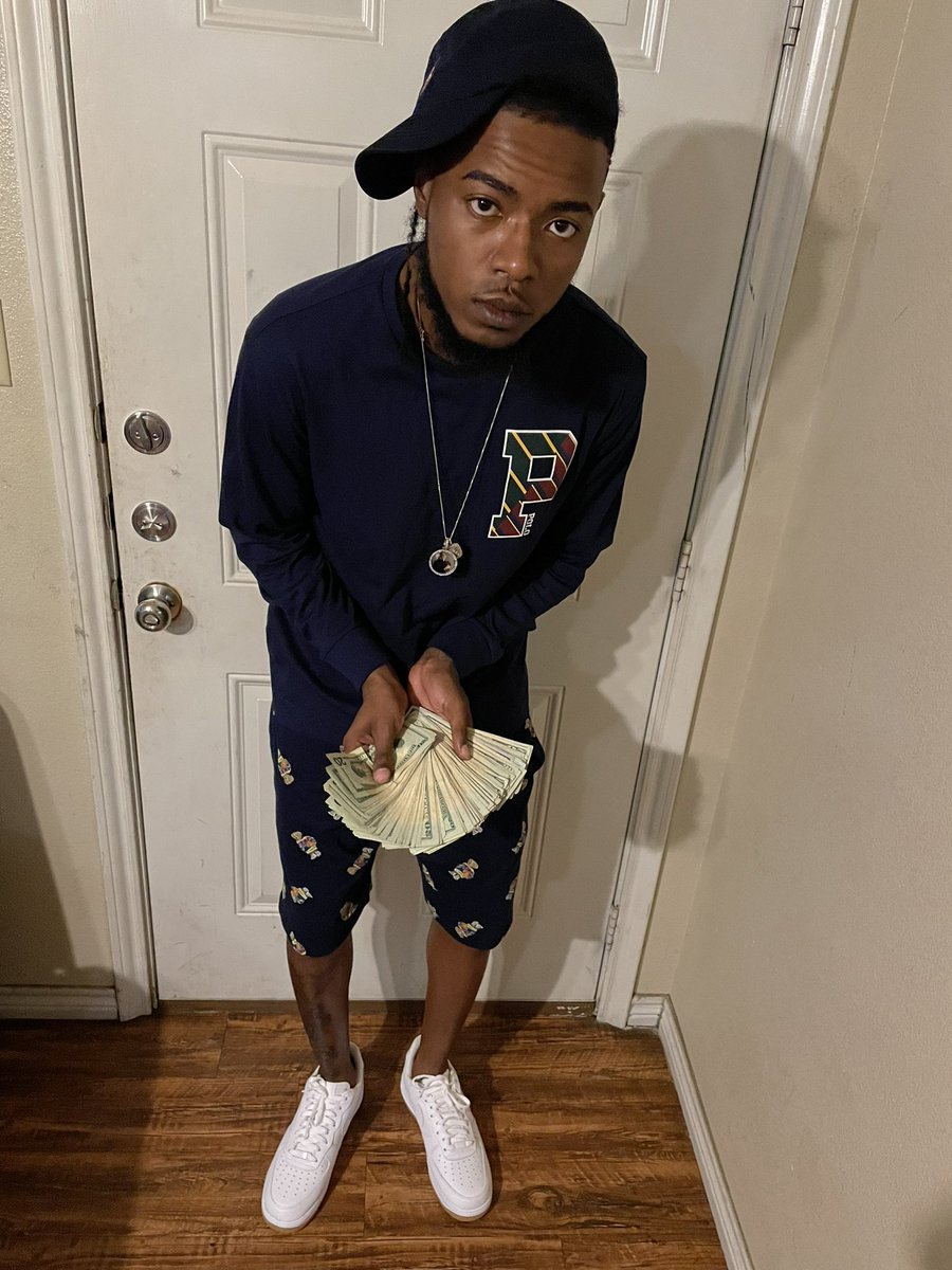 QuezzoTheGreat's tweet photo. Bitch I know you heard of me… 🛸🛸 https://t.co/3BA9ITfVpz