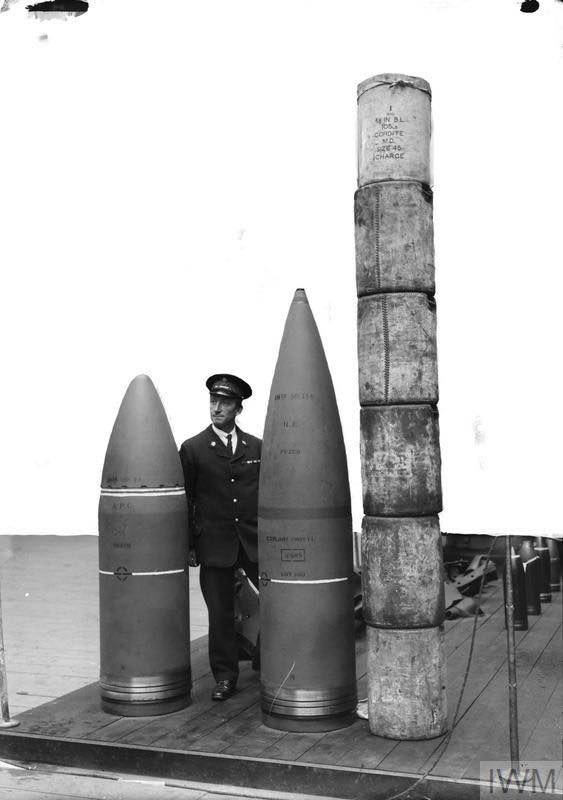 mpwarwick's tweet image. This is what missiles robbed from us.

On the left a 4crh armour piercing round for an 18-inch gun. In the middle a 8crh high explosive shell. To the right the 6 charges of propellant used to fire them.