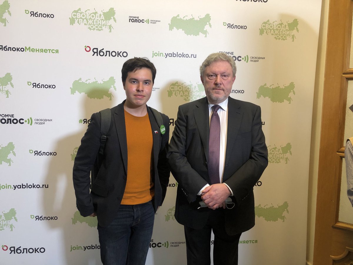 Встретились с Явлинским, обсудили смерть Путина и его участие в ней, решили Григория Алексеевича понять и простить