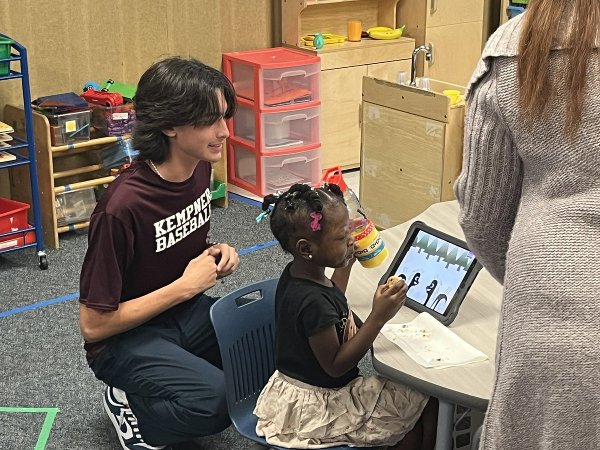 KHSBaseball1988's tweet photo. So proud to help out at TWE today!!! The boys got involved and made some new friends!! @KHS_Cougars @DrDJackson4 @FBISDAthletics https://t.co/WBh7ZPd2x3